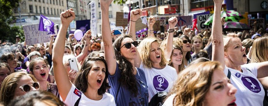 les-femmes-de-suisse-passent-a-laction-pour-leurs-droits-13-936x546